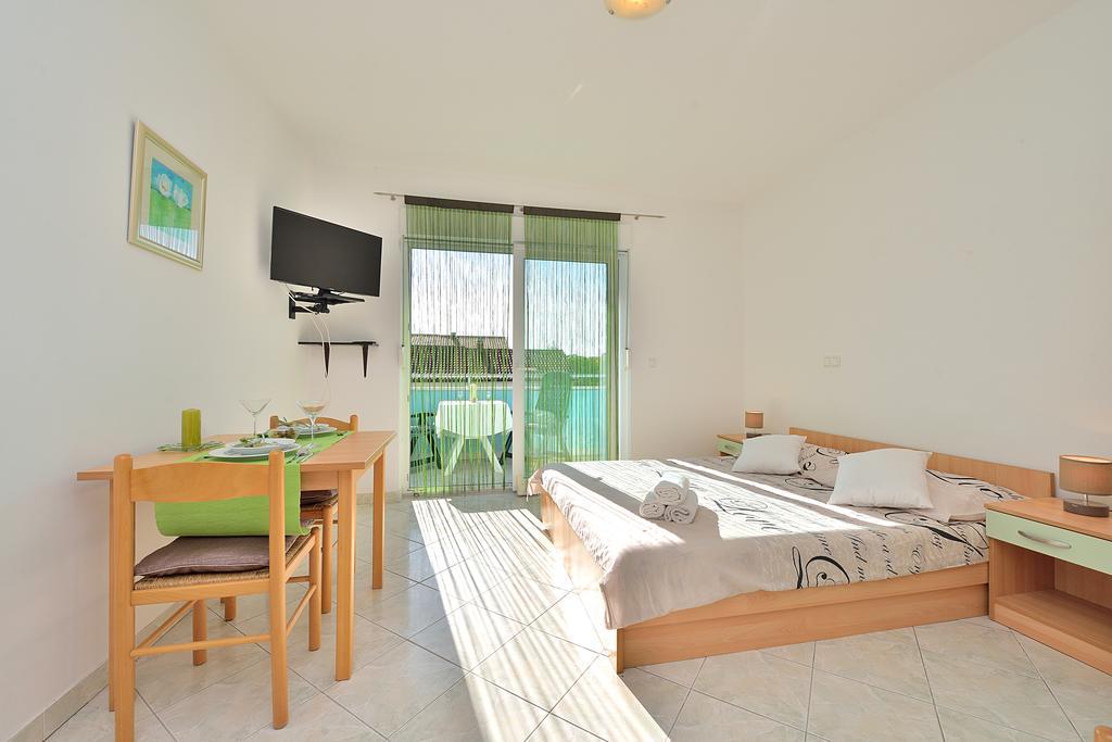Sara Apartments Petrčane Oda fotoğraf
