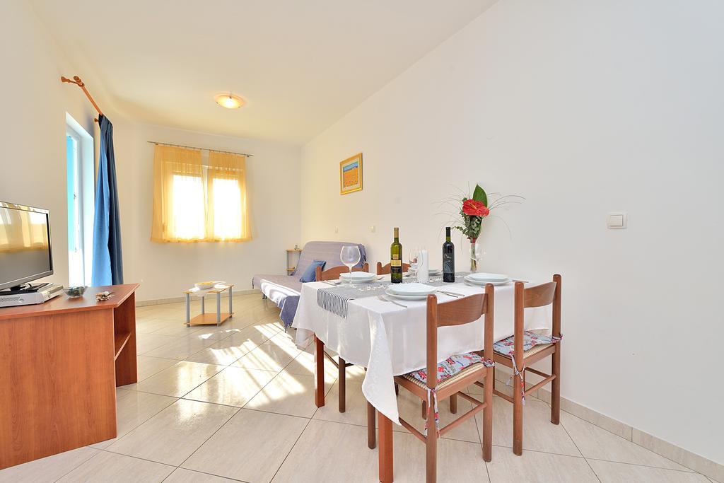 Sara Apartments Petrčane Oda fotoğraf