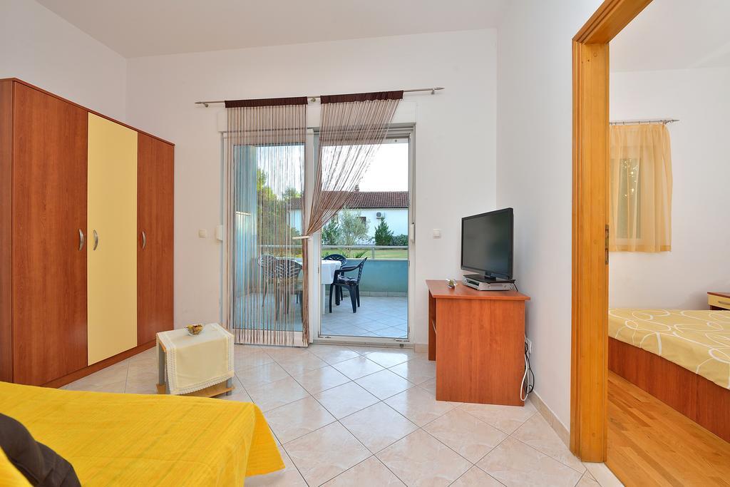 Sara Apartments Petrčane Oda fotoğraf